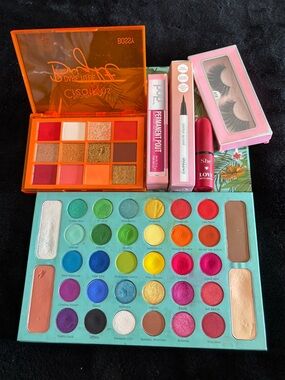 Makeup Bundle! Makeup Artist trying to declutter all sanitized or New! Eyes Lips